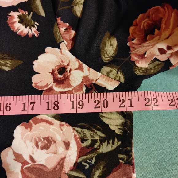 Very soft knit pullover bell sleeve black with flowers print dress sz L - Picture 6 of 7